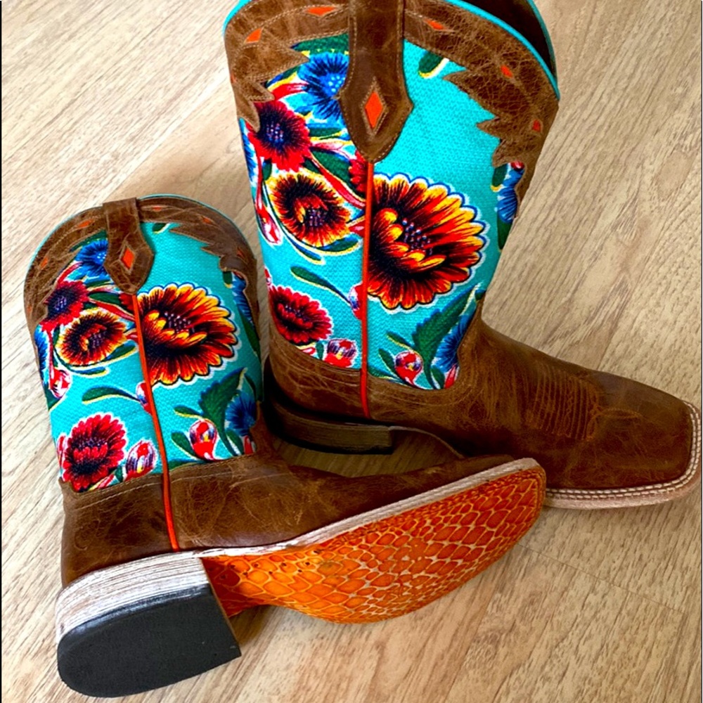 Ladies Ariat boots!